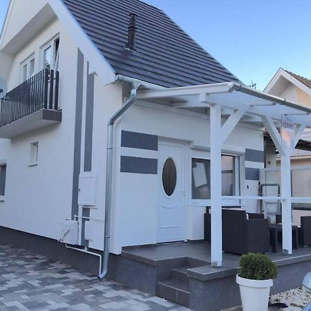 Rita Apartmanhaz Buk Luaran gambar